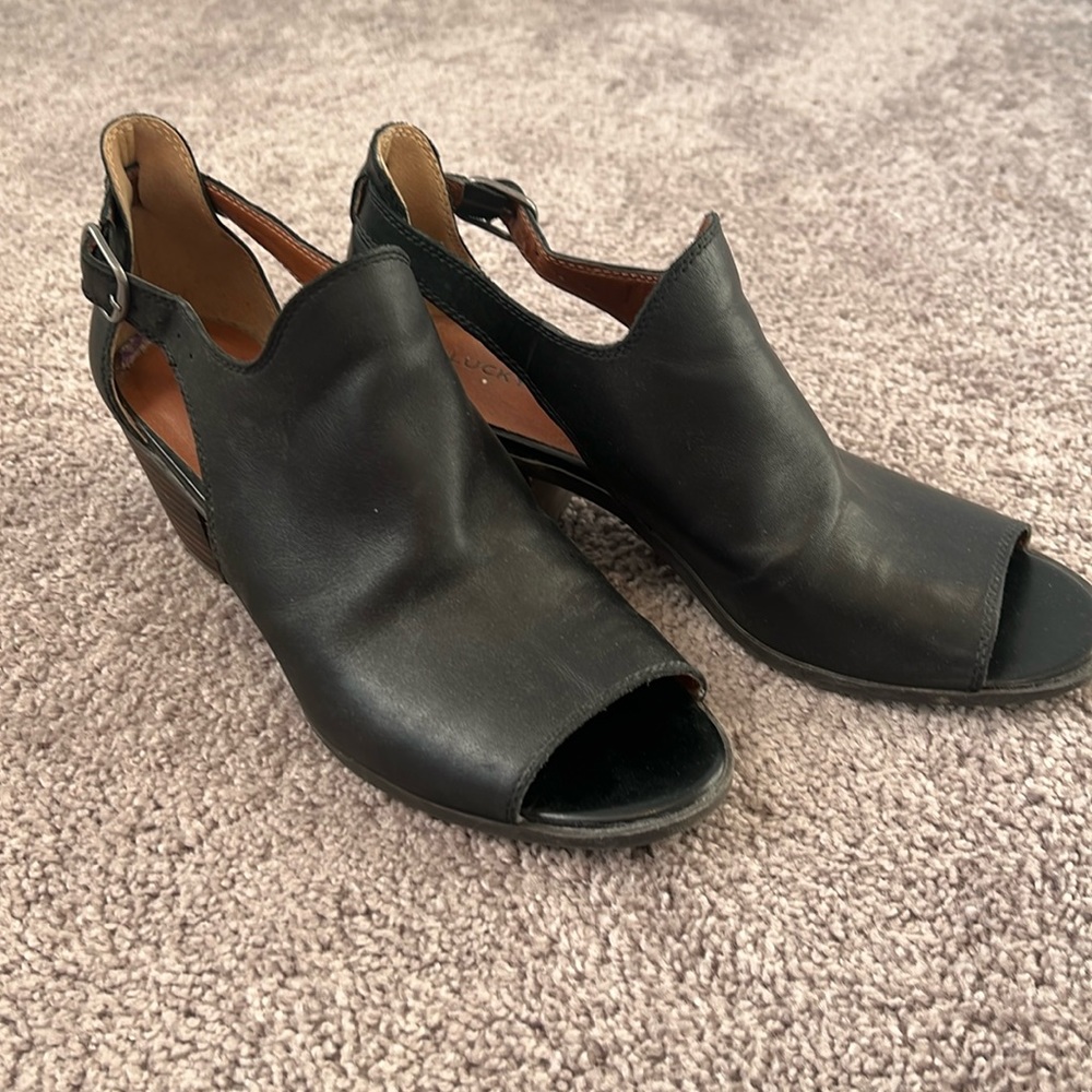 Lucky Brand Black Open Toed Sandal Size 8.5